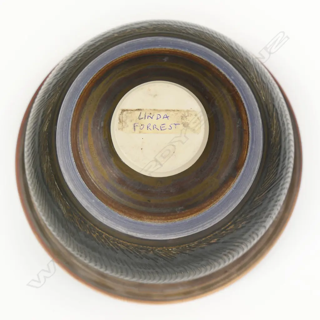 Linda Forrest Lipped Bowl. Etched design. Metalic glaze. H.120mm Image 1++