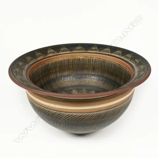 Linda Forrest Lipped Bowl. Etched design. Metalic glaze. H.120mm