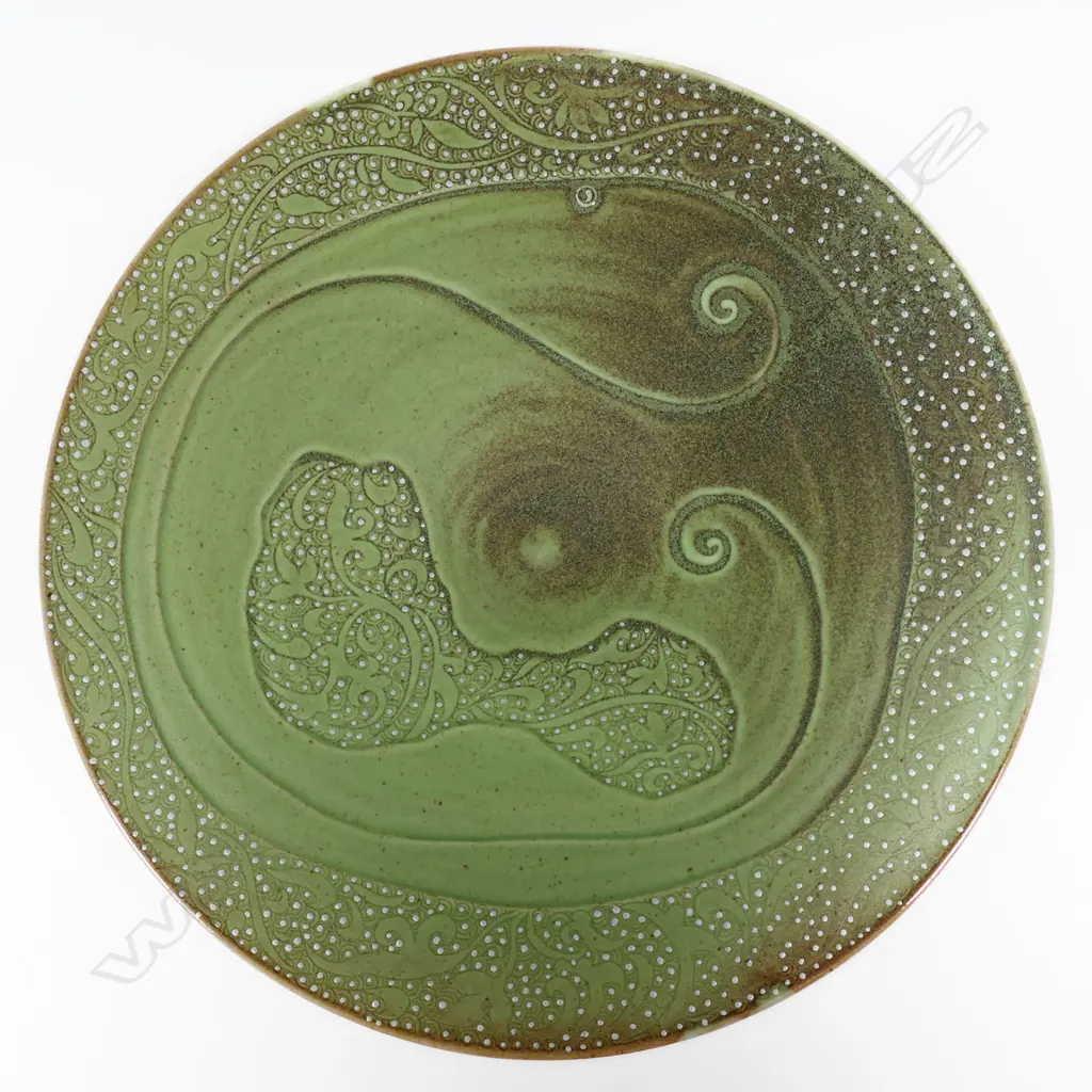 Keum Sun Lee/ Sang Sool Shim Lg Footed Platter. Pale gn glaze w incised koru detail. Dia.380mm Image 1++