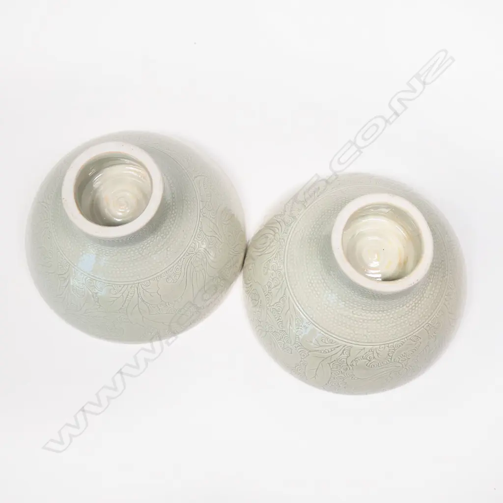 Keum Sun Lee/ Sang Sool Shim Pr Porcelain Celadon Glazed Footed Bowls. Incised floral & spiral design. H.120mm Dia.180mm Image 1++