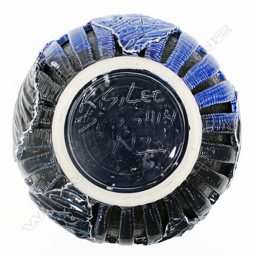Keum Sun Lee/ Sang Sool Shim Lg Porcelain Lidded Bowl. Black/blue Niaku Palm relief. Incised floral design. Dia.280x150 Image 1++