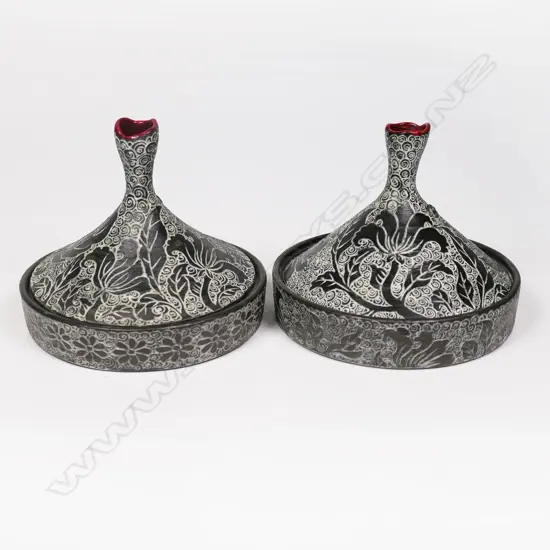 Keum Sun Lee/ Sang Sool Shim Pr Tagine Trinket Dishes. Porcelain w sgraffito flora design. Dia.115 x 100mm