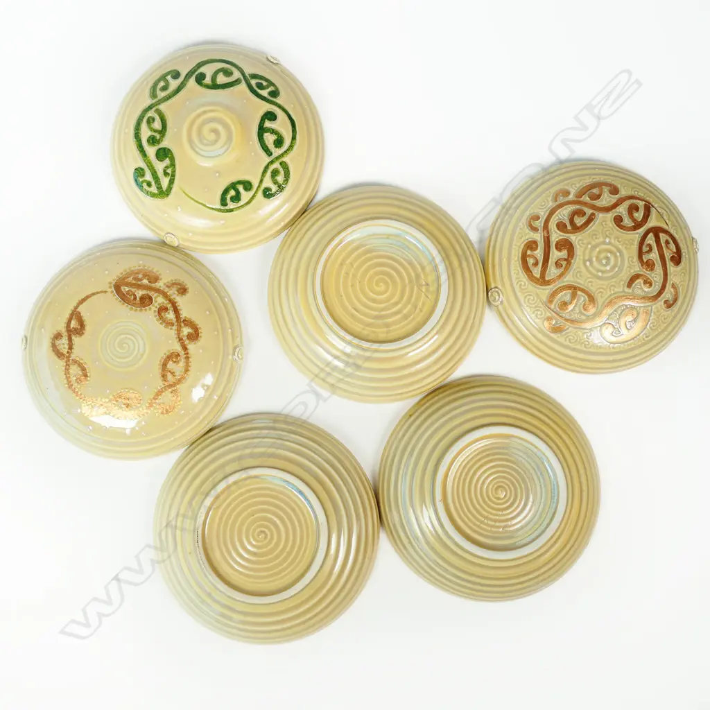 Keum Sun Lee/ Sang Sool Shim Trio Trinket Boxes. Porcelain w glazed & painted koru design. Dia.120mm Image 1++