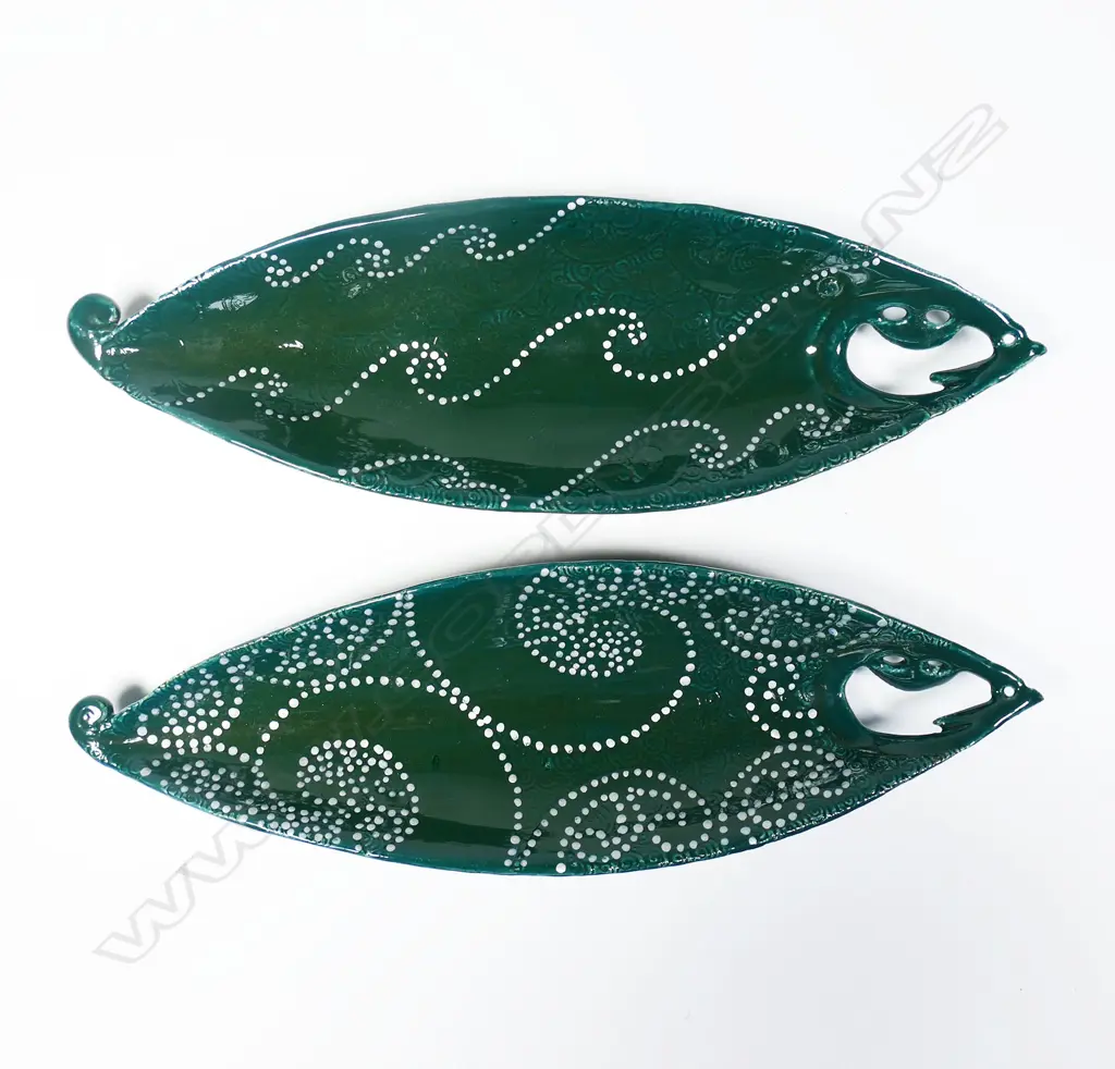 Keum Sun Lee/ Sang Sool Shim Pr Footed Canoe Shaped Dishes. Dark green glazed porcelain w silver dot detail. L.260mm Image 1++