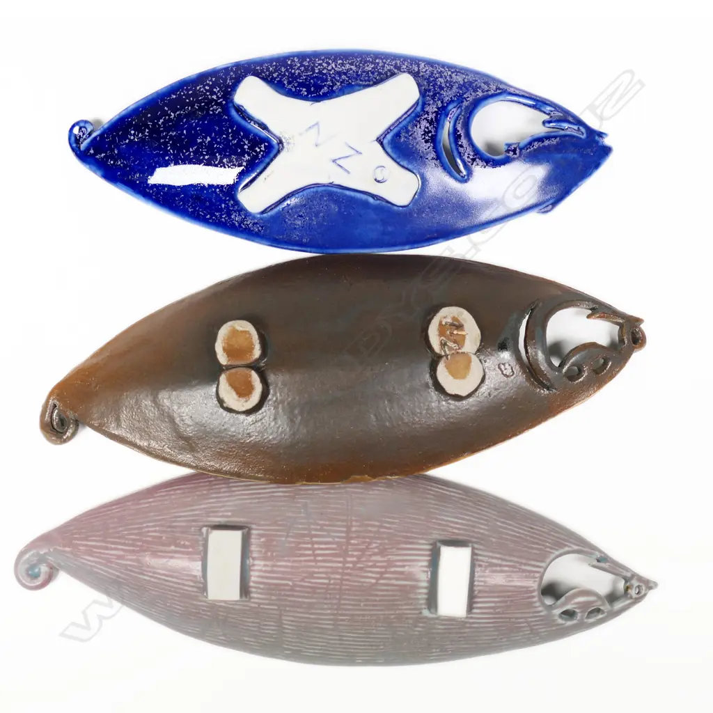 Keum Sun Lee/ Sang Sool Shim 3 Canoe Shaped Dishes. Pr matte porcelain &1 blue glazed all spiral gold dot detail L.260mm Image 1++