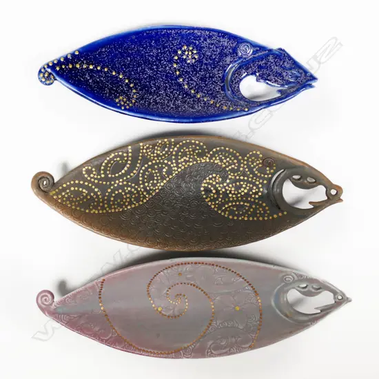 Keum Sun Lee/ Sang Sool Shim 3 Canoe Shaped Dishes. Pr matte porcelain &1 blue glazed all spiral gold dot detail L.260mm