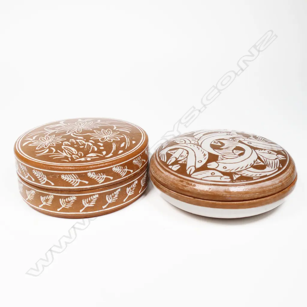 Keum Sun Lee/ Sang Sool Shim Pr Terracotta Trinket Boxes. Sgraffito Flora & Fauna Motifs. Dia.120mm Image 1++