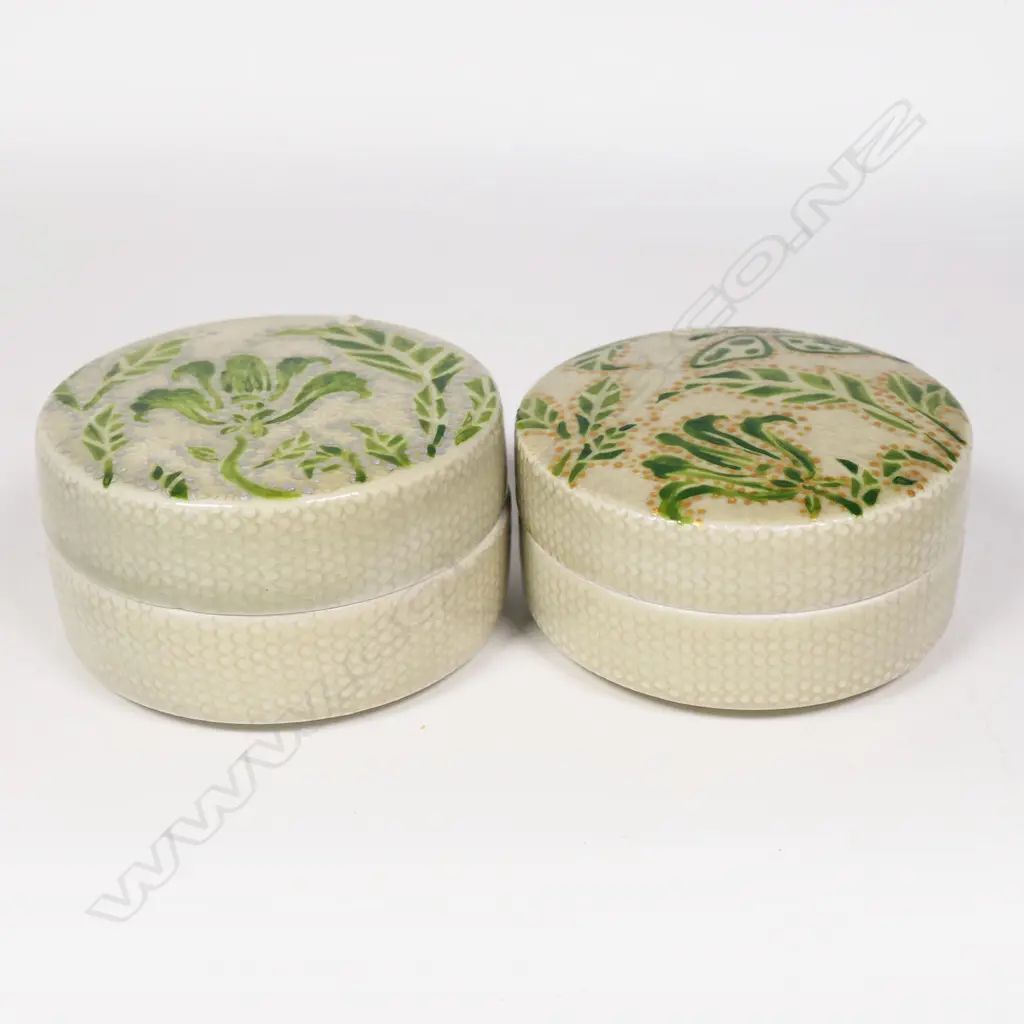 Keum Sun Lee/ Sang Sool Shim Pr Trinket Boxes. Celadon glazed porcelain floral design gold & silver detail. Dia.90mm Image 1++