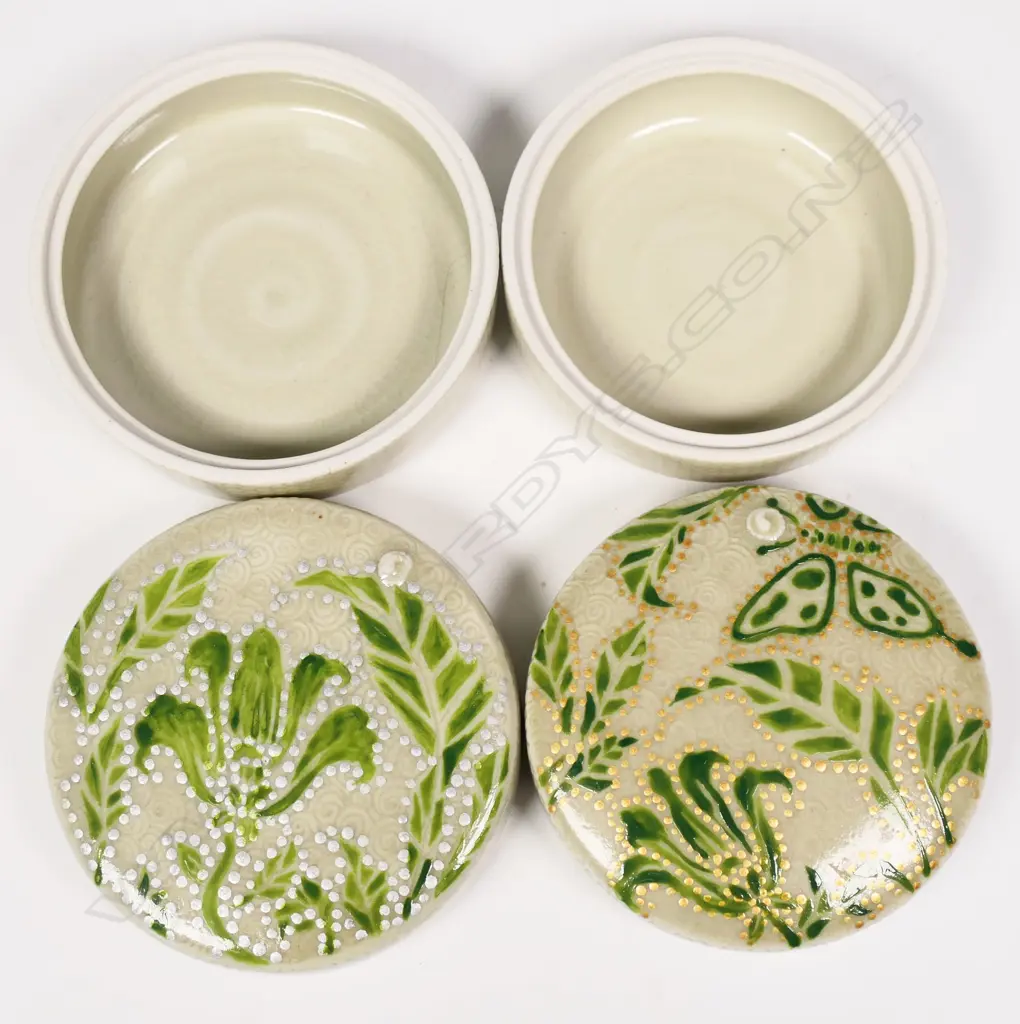 Keum Sun Lee/ Sang Sool Shim Pr Trinket Boxes. Celadon glazed porcelain floral design gold & silver detail. Dia.90mm Image 1++