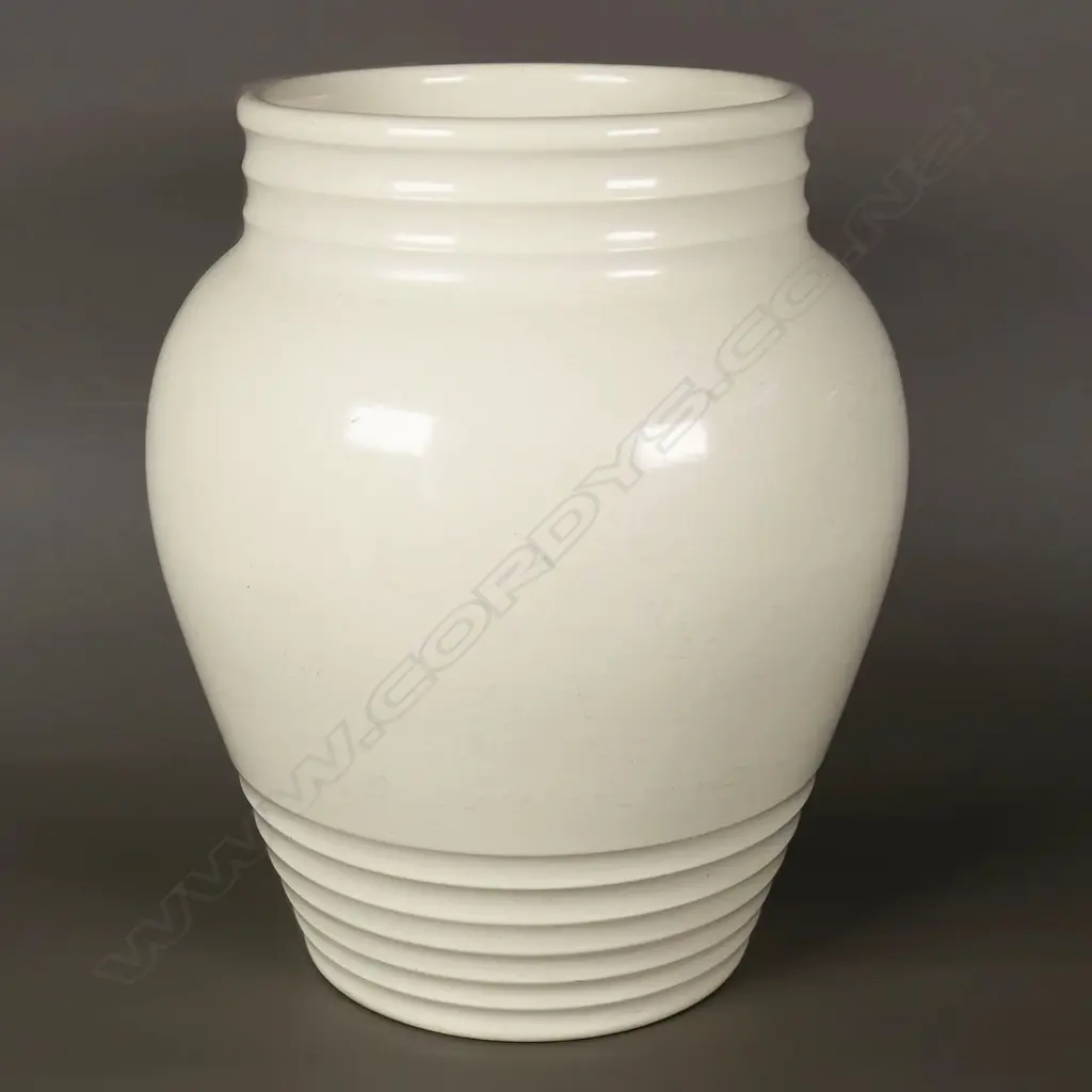 Crown Lynn Ernest Shufflebotham hand potted vase, Image 1++