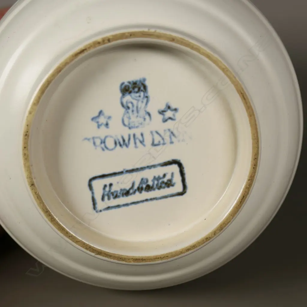 Crown Lynn cream hand potted vase of squat baluster shape with horizontal rings, Image 1++