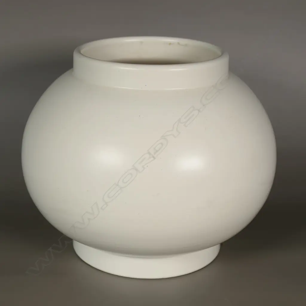 Crown Lynn cream hand potted vase of ovoid shape, Image 1++