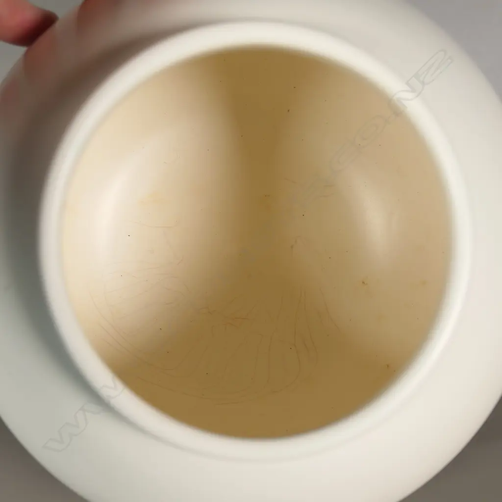 Crown Lynn cream hand potted vase of ovoid shape, Image 1++