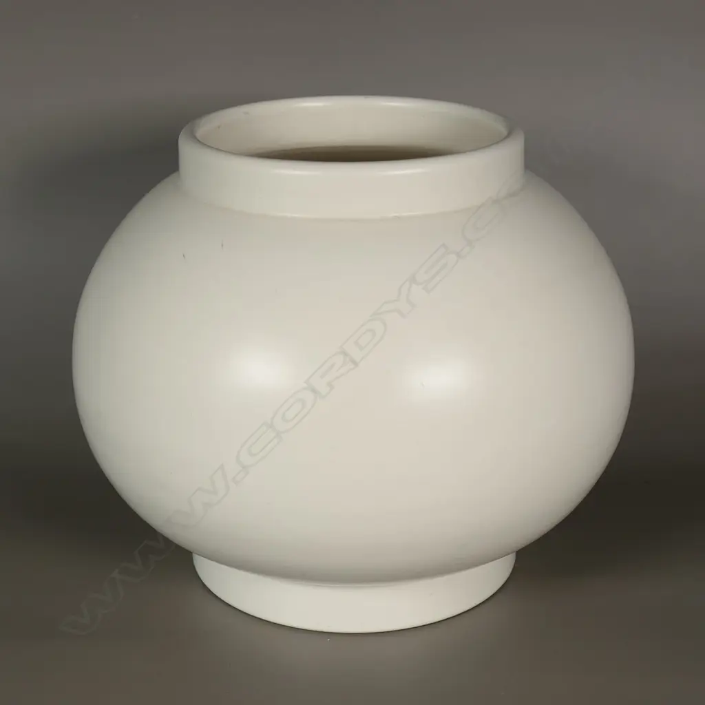 Crown Lynn cream hand potted vase of ovoid shape, Image 1++