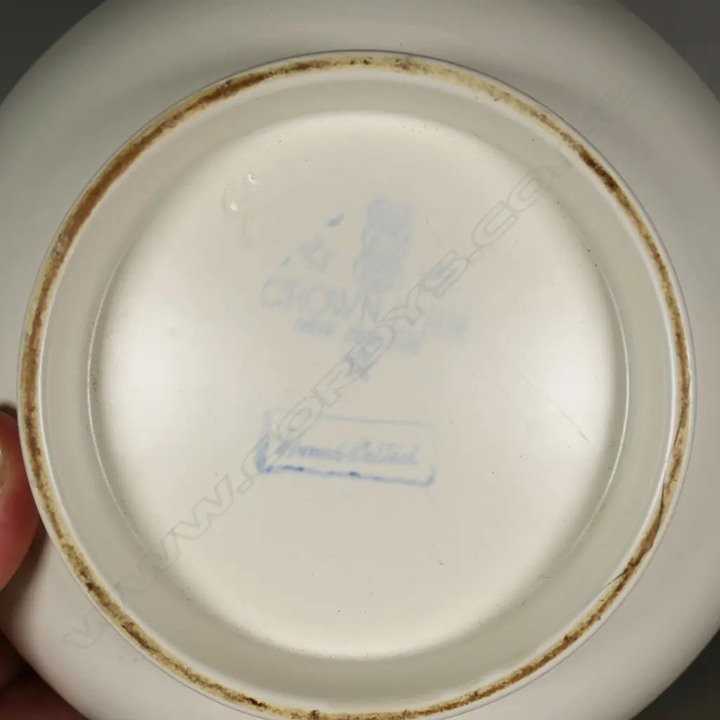 Crown Lynn cream hand potted vase of ovoid shape, Image 1++