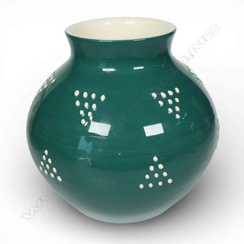 Crown Lynn hand potted vase by Daniel Steenstra, Image 1++