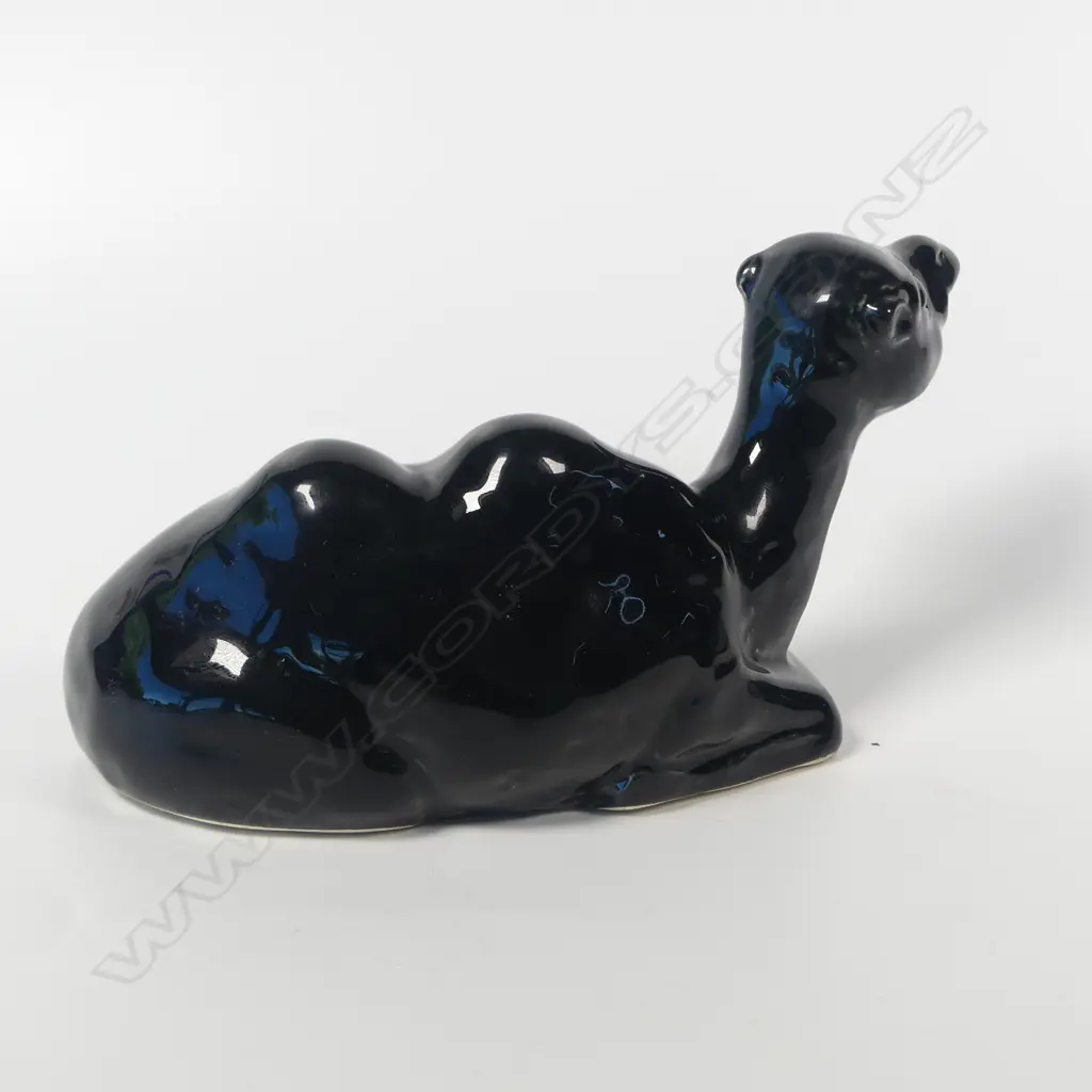 A rare Crown Lynn Camel in a glossy black glaze, Image 1++