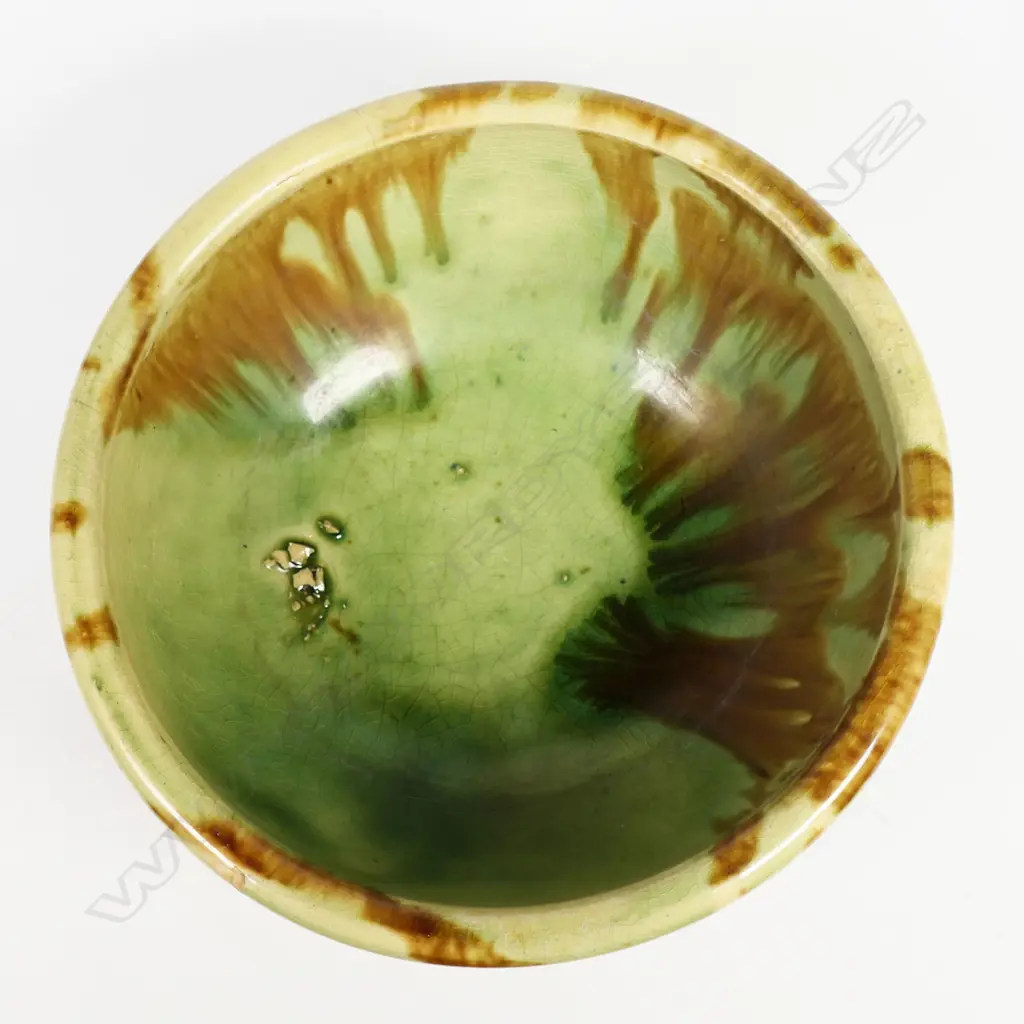 An early Crown Lynn WWII period pottery cereal bowl, Image 1++