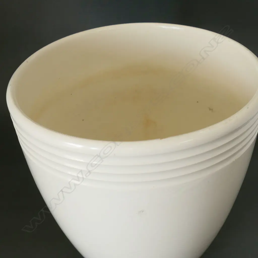 Ernest Shufflebotham hand potted Crown Lynn medium size vase, Image 1++