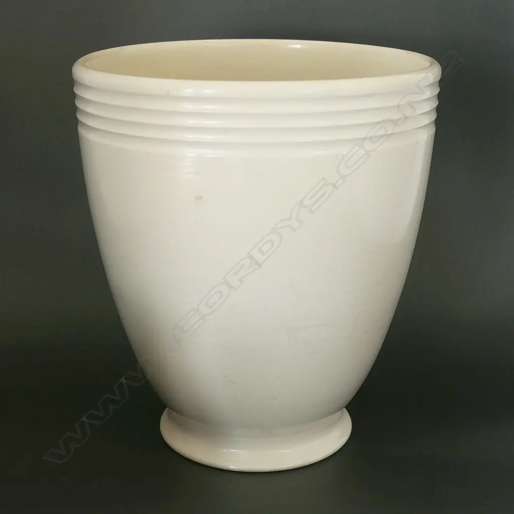 Ernest Shufflebotham hand potted Crown Lynn medium size vase, Image 1++