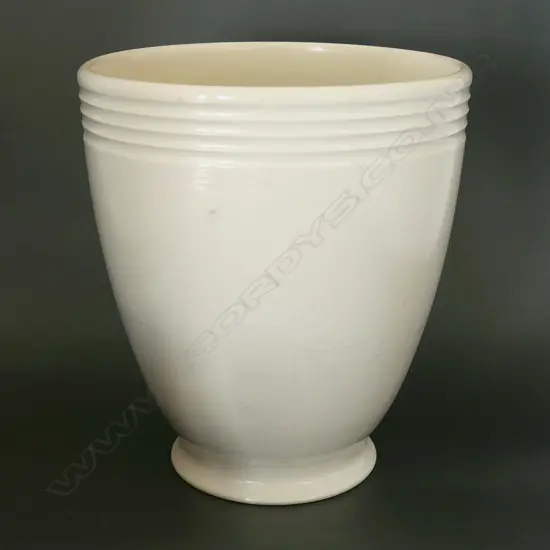 Ernest Shufflebotham hand potted Crown Lynn medium size vase,