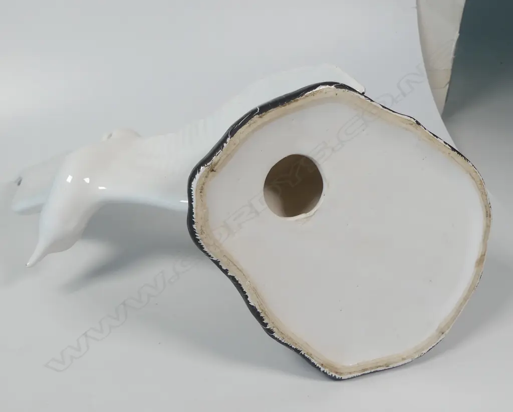 A Titian Studio (1957-67) white seagull in flight figurine, Image 1++