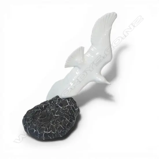 A Titian Studio (1957-67) white seagull in flight figurine,