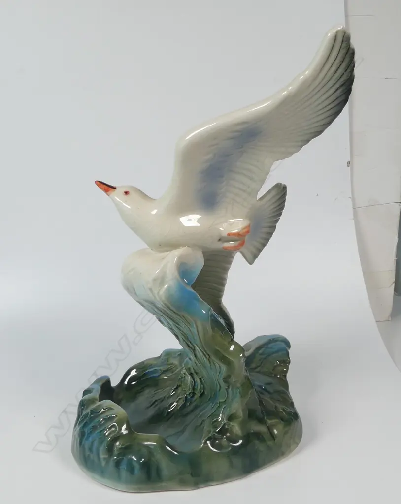A Titian Studio (1957-67) grey seagull in flight figurine, Image 1++