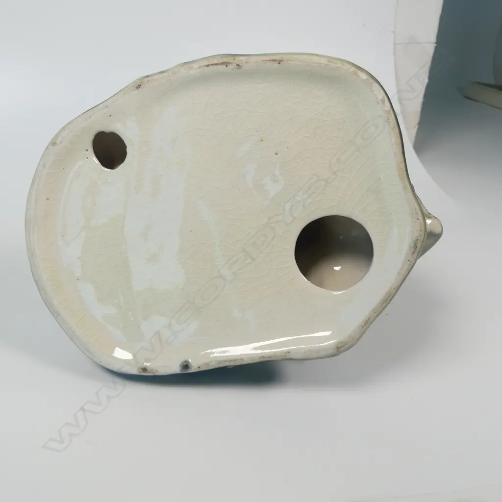 A Titian Studio (1957-67) grey seagull in flight figurine, Image 1++