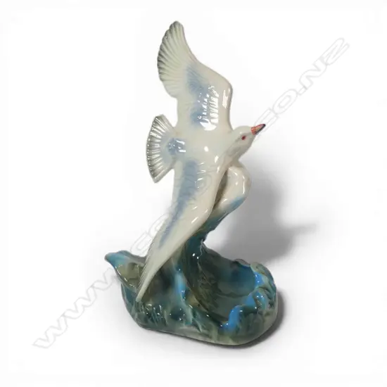 A Titian Studio (1957-67) grey seagull in flight figurine,