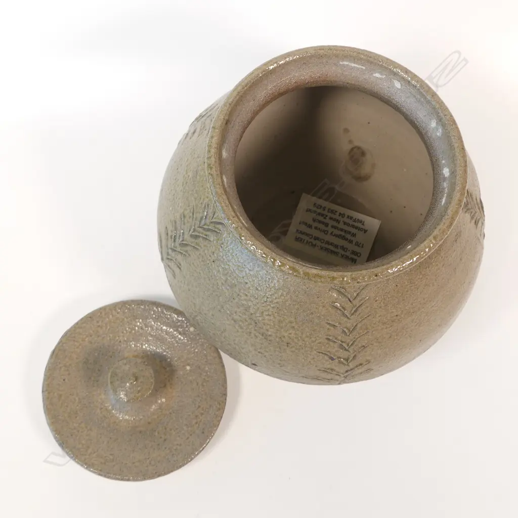 Mirek Smisek lidded pot c.1962/1963 made at the Leach pottery in St Ives in Cornwall, Image 1++