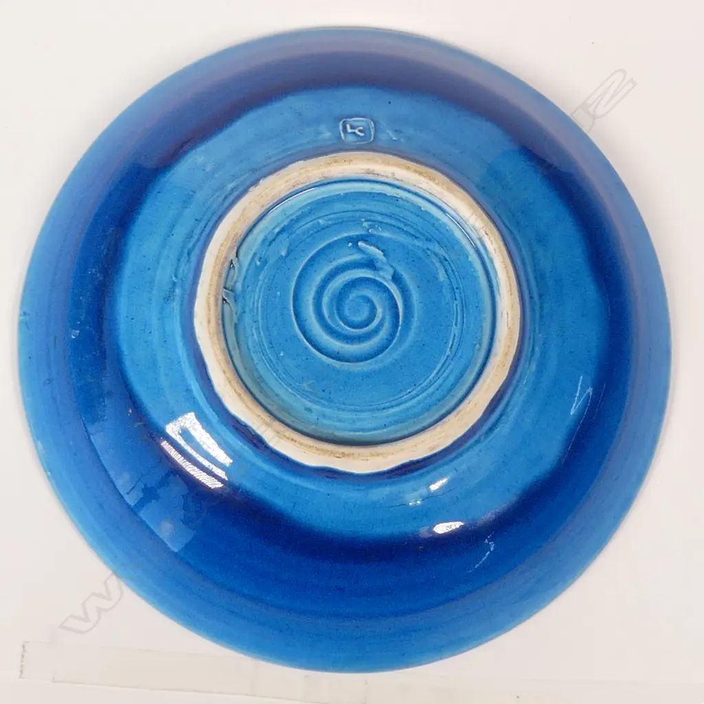 Len Castle (1924-2011) vibrant alkaline blue bowl with internal scalloped design, Image 1++