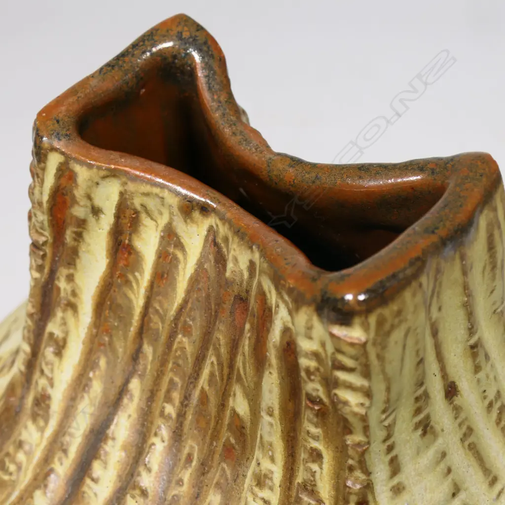 Juliet Peter (1915-2010) large pottery vase, Image 1++