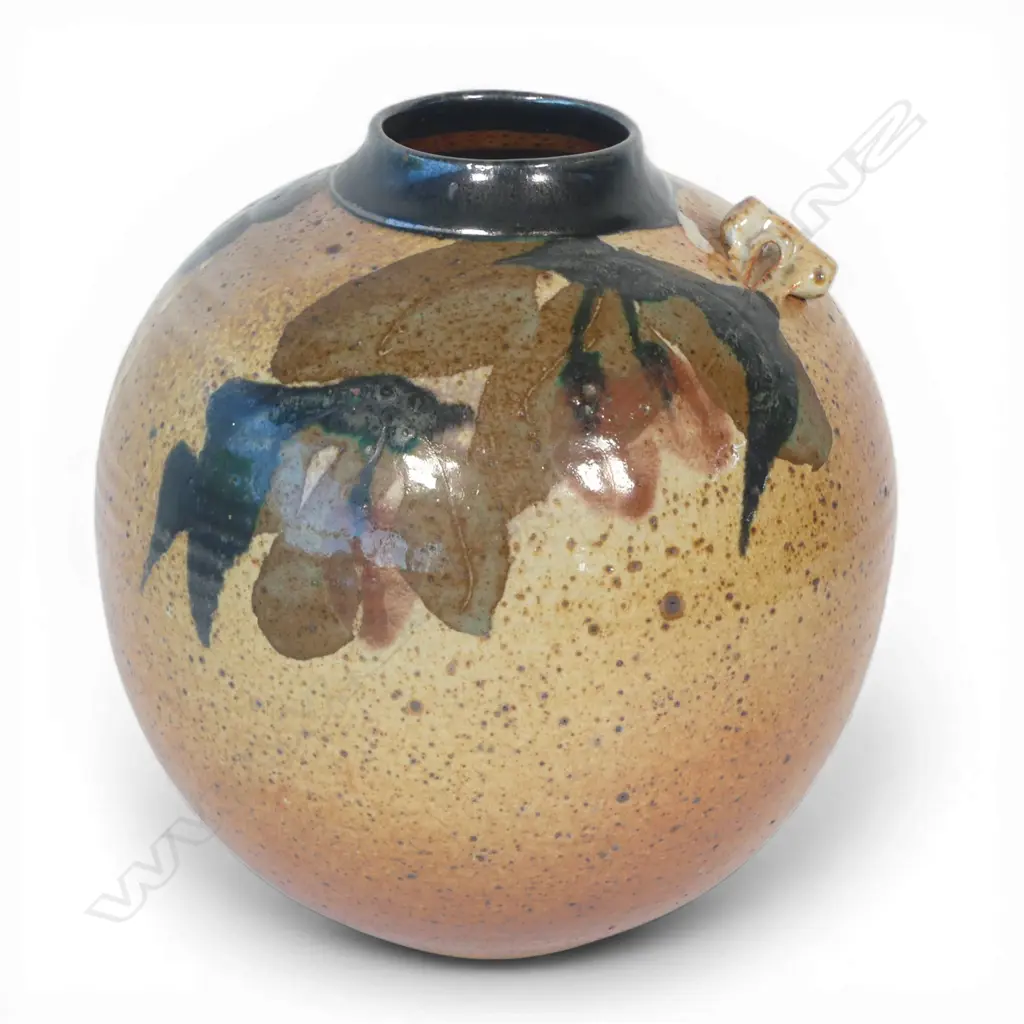 Mike O'Donnell large woodfired ovoid shaped vase, Image 1++