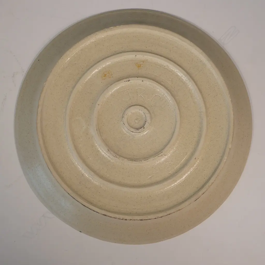 Roy Cowan large stoneware charger with central fish design, Image 1++