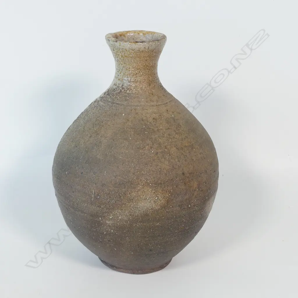Estelle Martin anagama fired vase, Image 1++