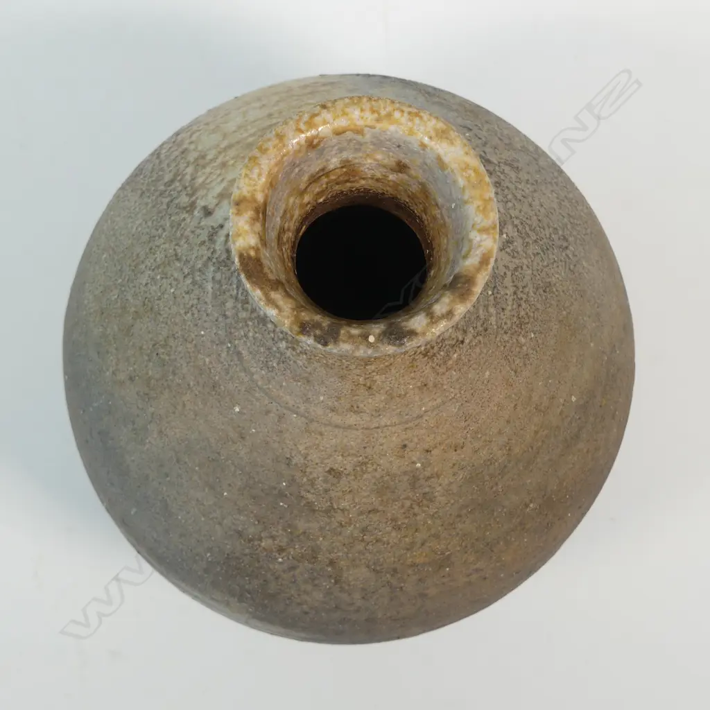 Estelle Martin anagama fired vase, Image 1++