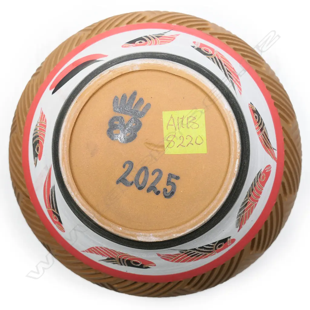 Anneke Borren fish decorated bowl, Image 1++