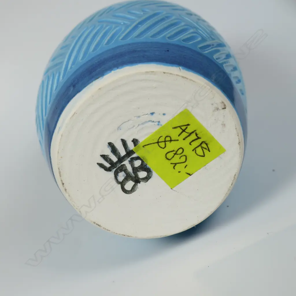 Anneke Borren vase, Image 1++