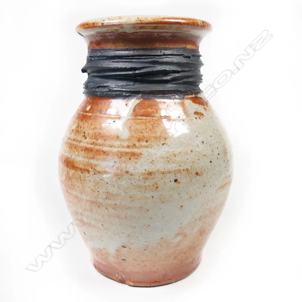 Peter Stichbury baluster vase with shino glaze, Image 1++