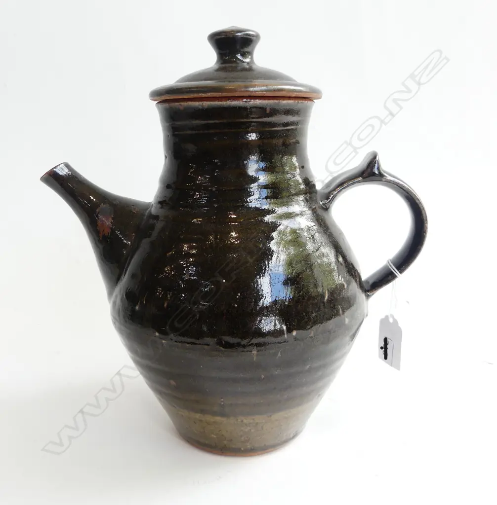 Peter Stichbury large lidded coffee pot, Image 1++