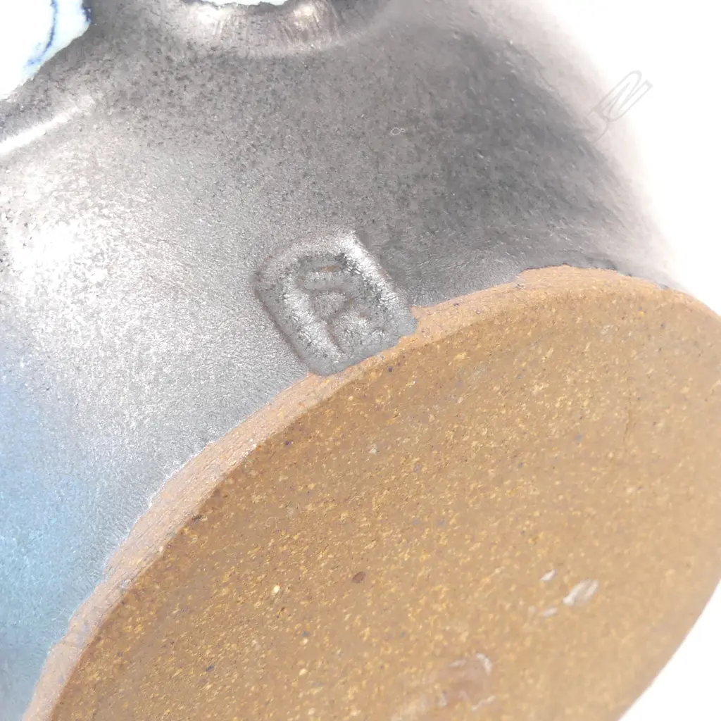 Peter Stichbury wheel thrown vase, Image 1++