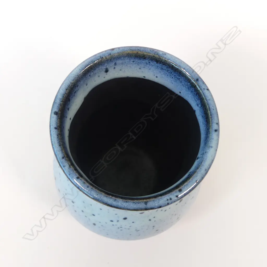 Peter Stichbury wheel thrown vase, Image 1++