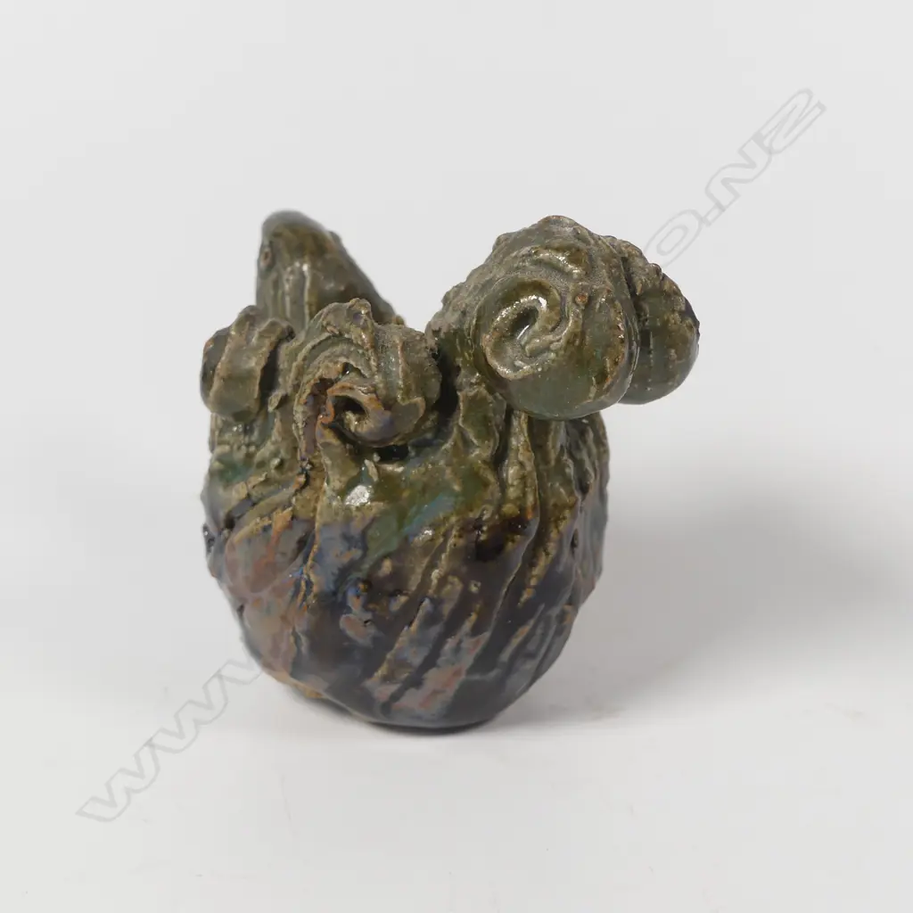 Rosemary Brittain pottery bird with florid feathers, Image 1++