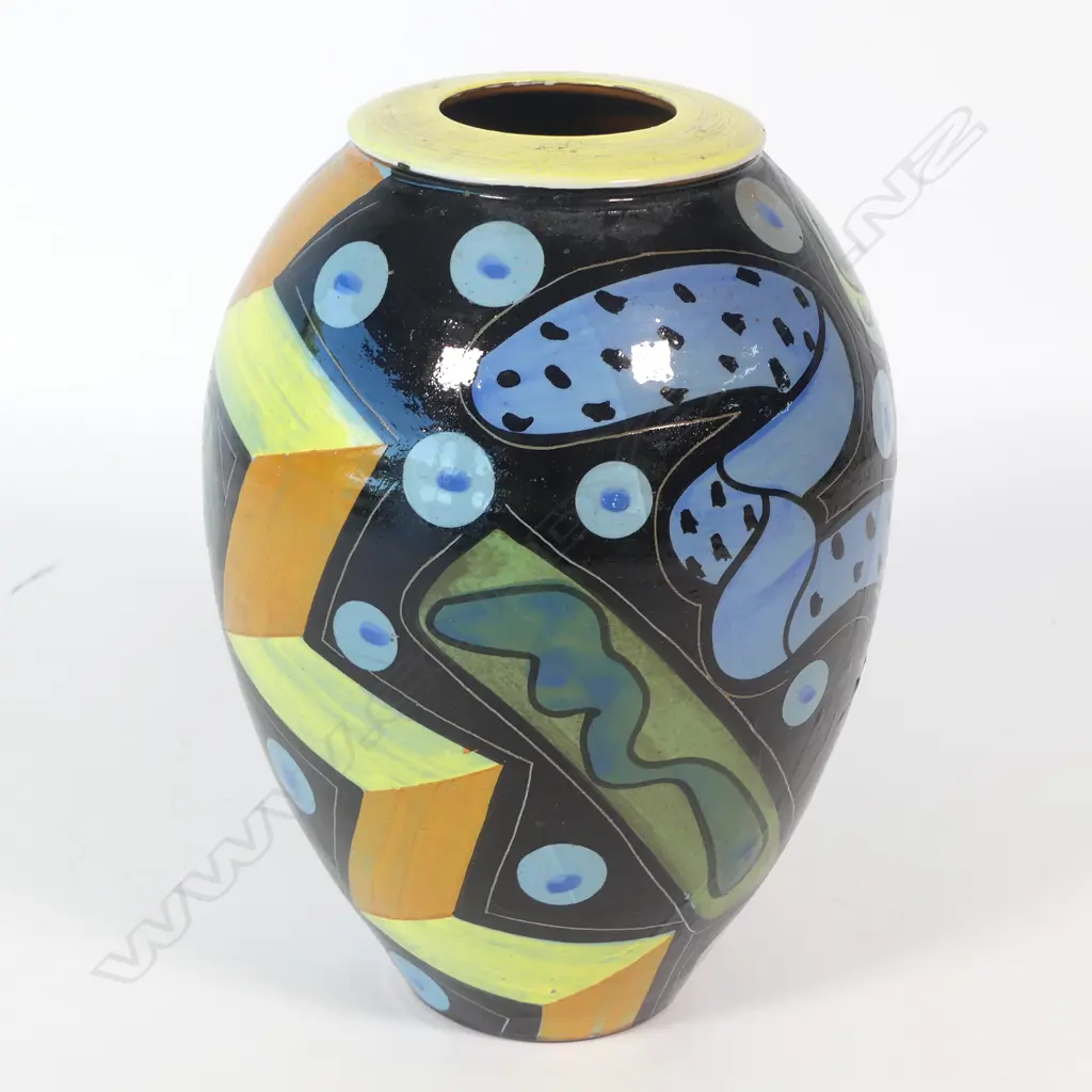 Warren Tippet ovoid vase, Image 1++