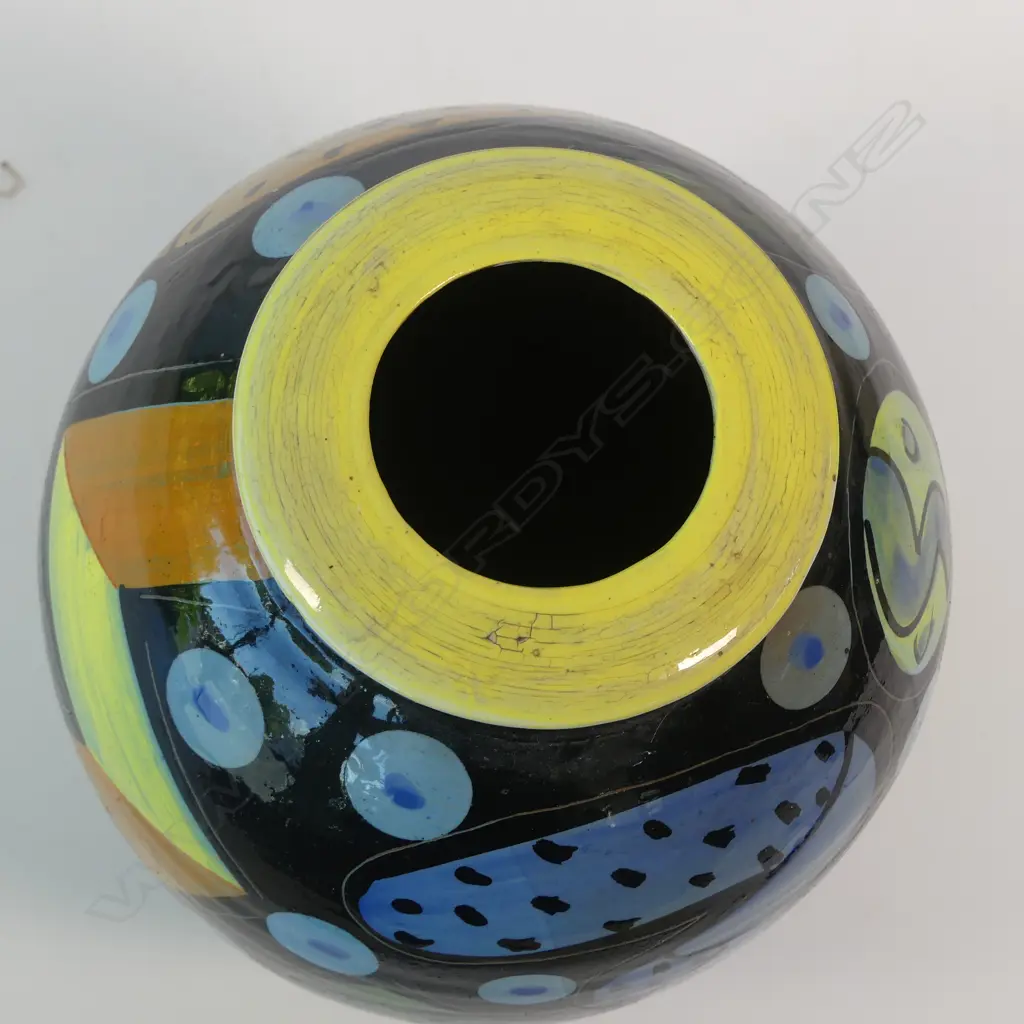 Warren Tippet ovoid vase, Image 1++