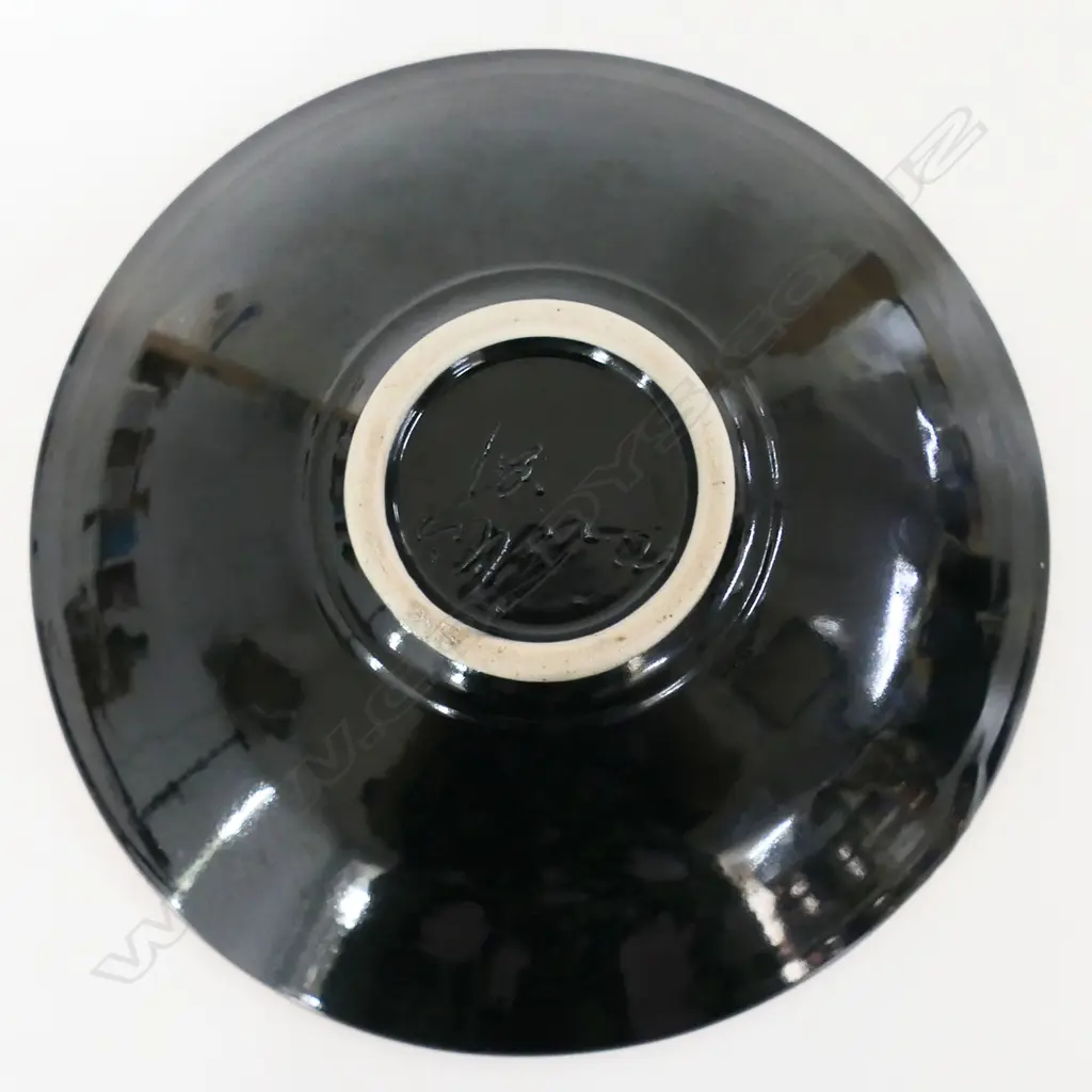 Peter Collis bowl, Image 1++