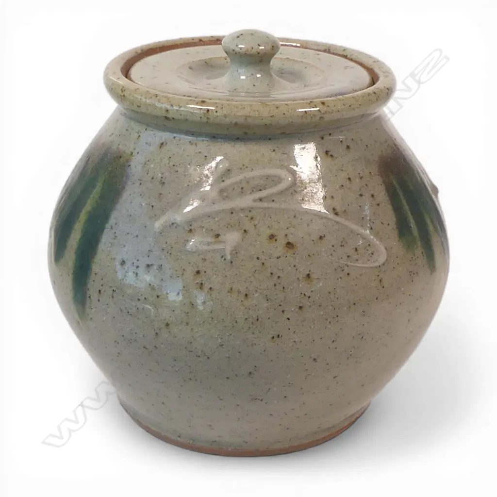 Paul Fisher Japanese influenced wheel thrown lidded jar, Image 1++