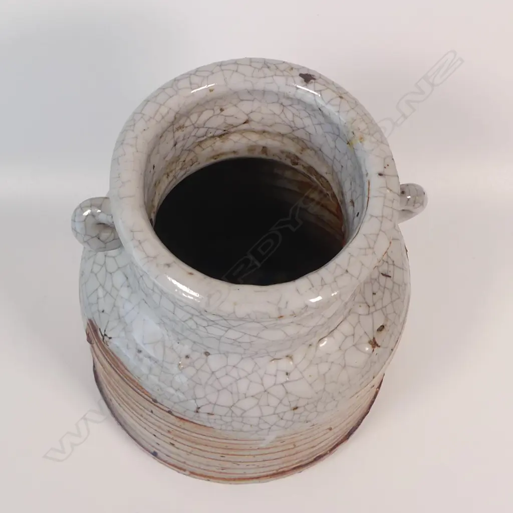 Barry Hockenhull Shino glazed vase with prominent throwing lines, Image 1++