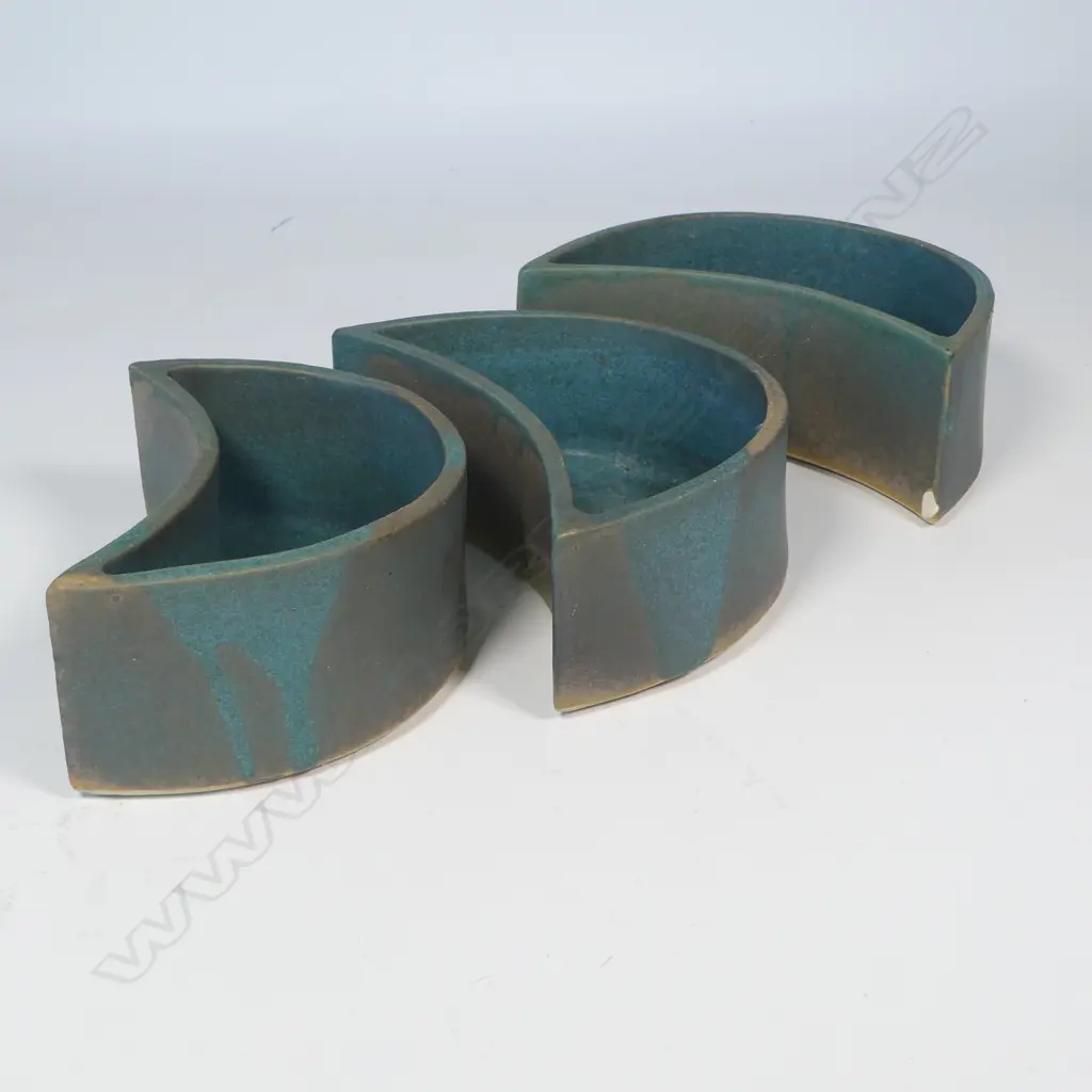 A set of three Keith Blight ikebana vases, Image 1++